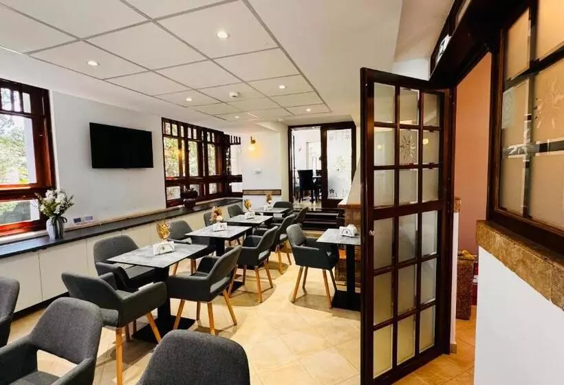 ホテル Pensiunea Waldor