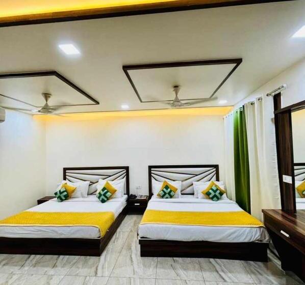 Отель Urban Stays