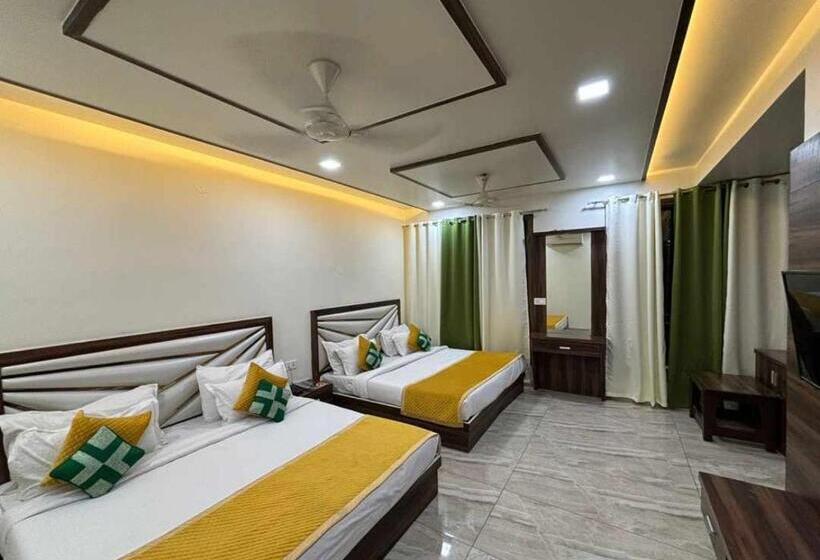 Отель Urban Stays