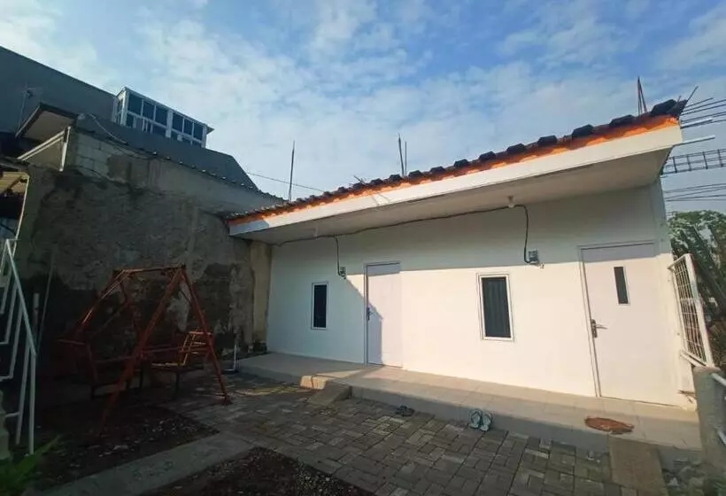 Majatalo Almic Guesthouse Bogor