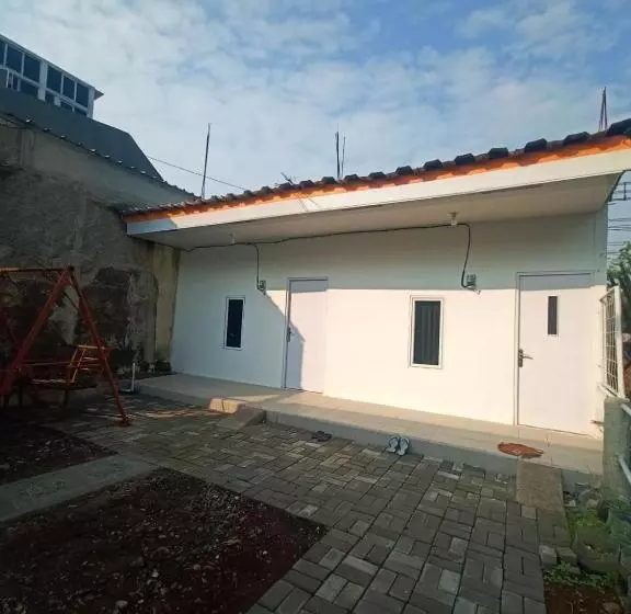 Majatalo Almic Guesthouse Bogor