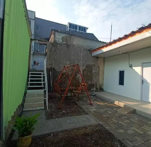 Majatalo Almic Guesthouse Bogor