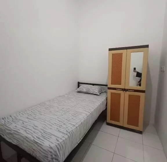 Majatalo Almic Guesthouse Bogor