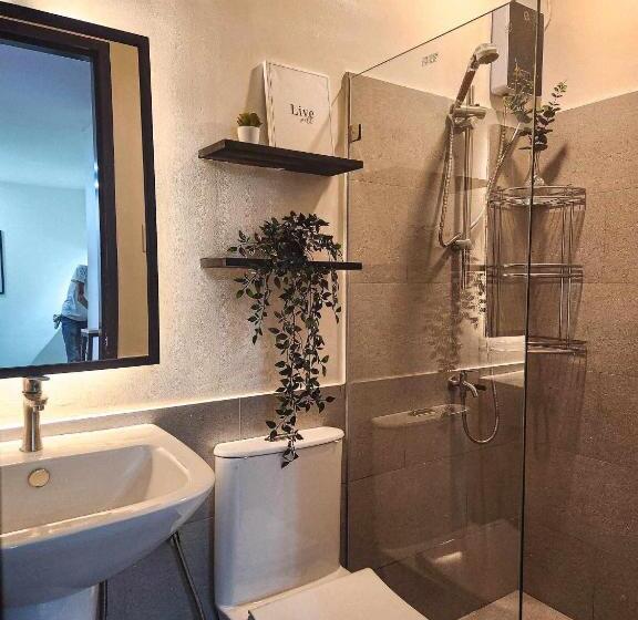 The Median, Cebu City Near It Park