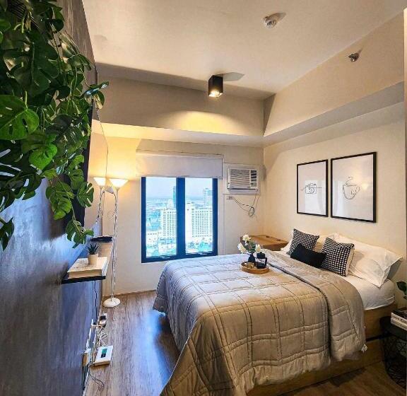 The Median, Cebu City Near It Park