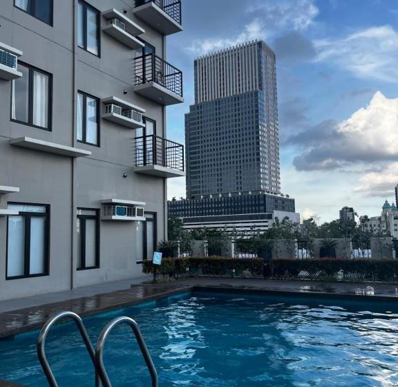 The Median, Cebu City Near It Park