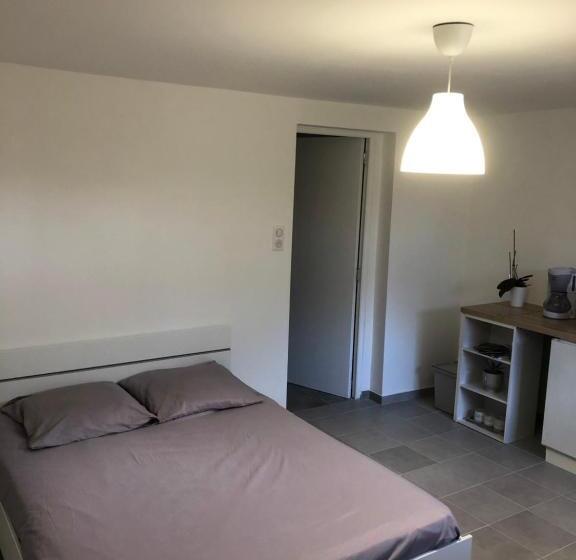 住宿加早餐  Chambre Avec Entrée Indépendante à La Canourgue