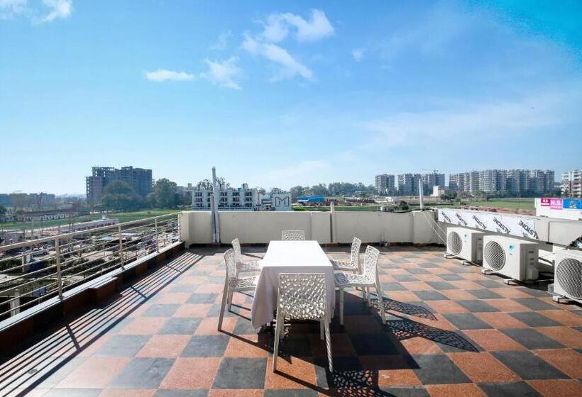 Hotel Alfha Street Guest House