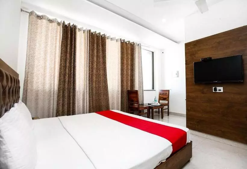 هتل Alfha Street Guest House