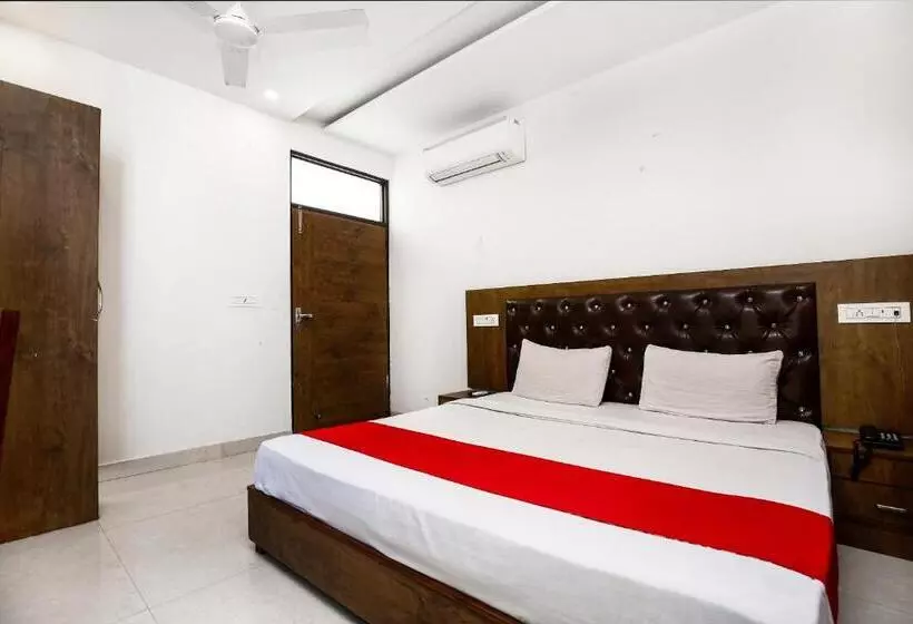 هتل Alfha Street Guest House