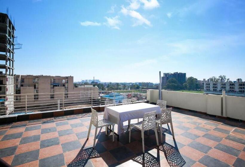 Hotel Alfha Street Guest House