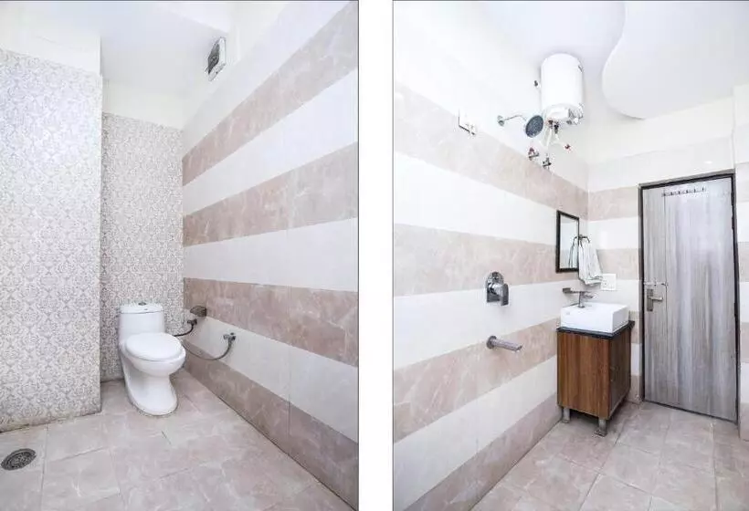 هتل Alfha Street Guest House