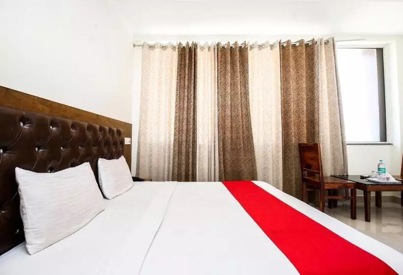 هتل Alfha Street Guest House