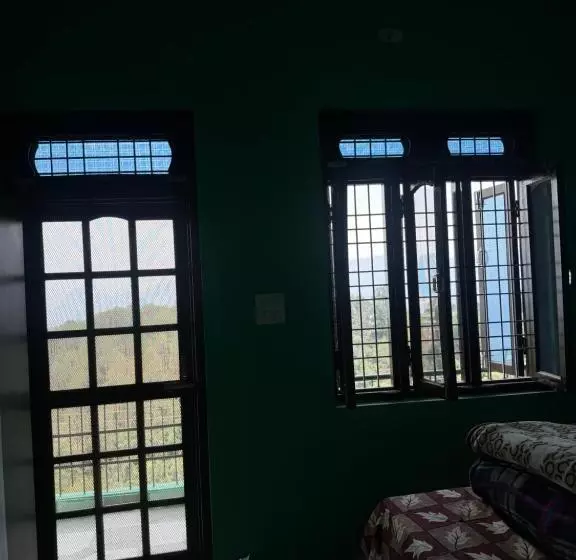 ホテル Bishnu P