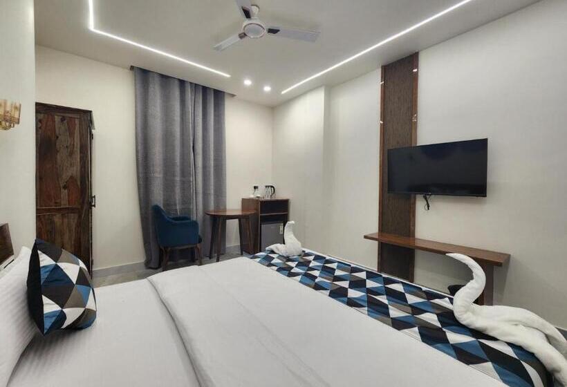 هتل Clovera Villa