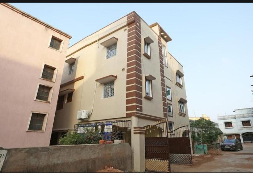 בית מלון כפרי Goroomgo Nandan Residency Bhubaneswar