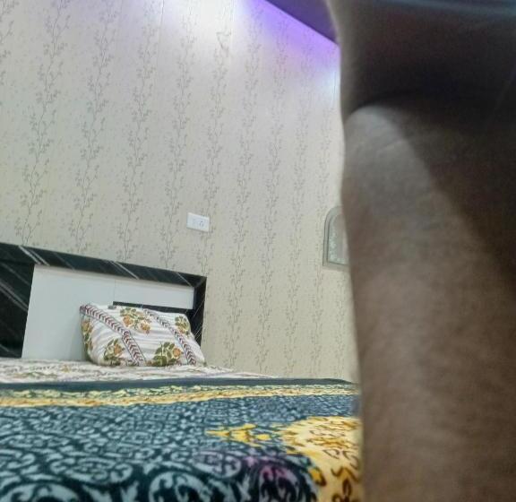 Hotel Pari Residency 5 Mint Walking From Shri Ram Janmabhoomi Temple