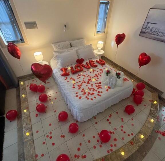 Отель The Red Rose Retreat