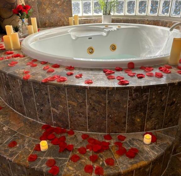 Отель The Red Rose Retreat