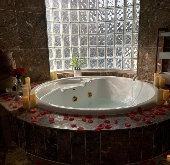 Отель The Red Rose Retreat