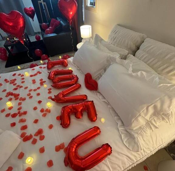 Отель The Red Rose Retreat