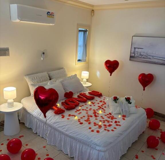 Отель The Red Rose Retreat