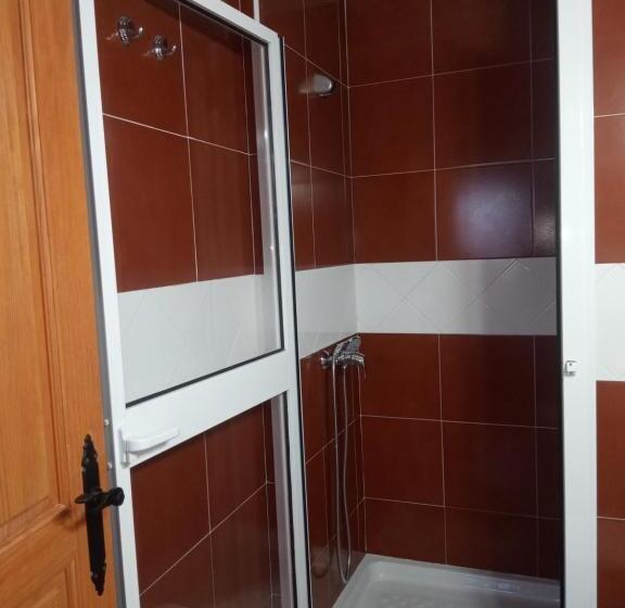 Pensió La Tortuga Lodging