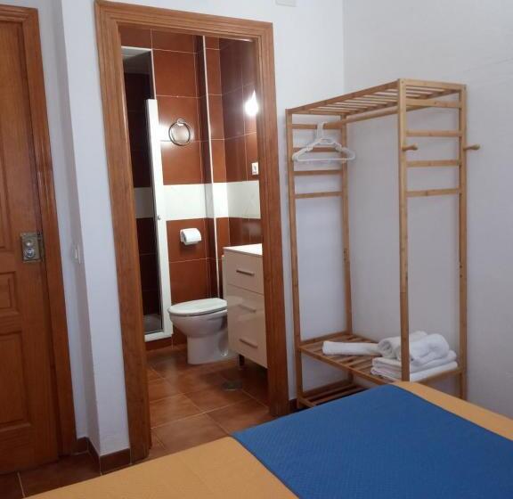 Pensió La Tortuga Lodging