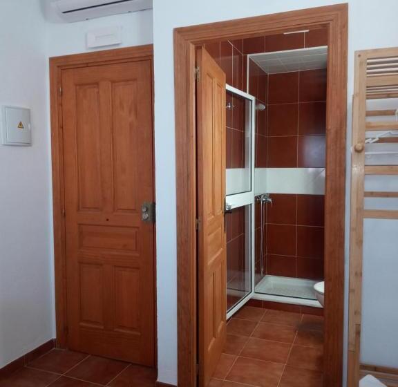 Pensió La Tortuga Lodging