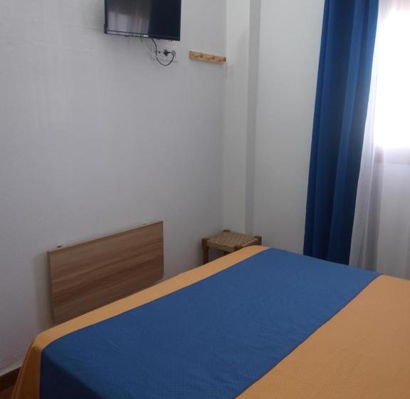 Pensió La Tortuga Lodging