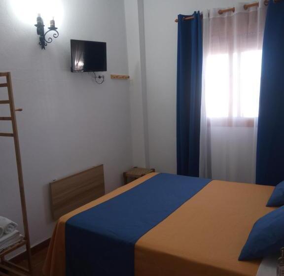 Pensió La Tortuga Lodging