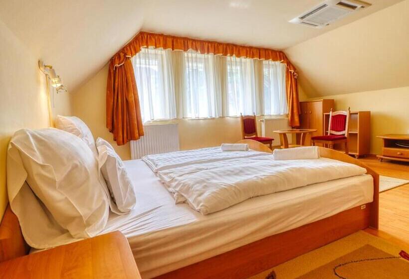 Villa Park Apartmanház