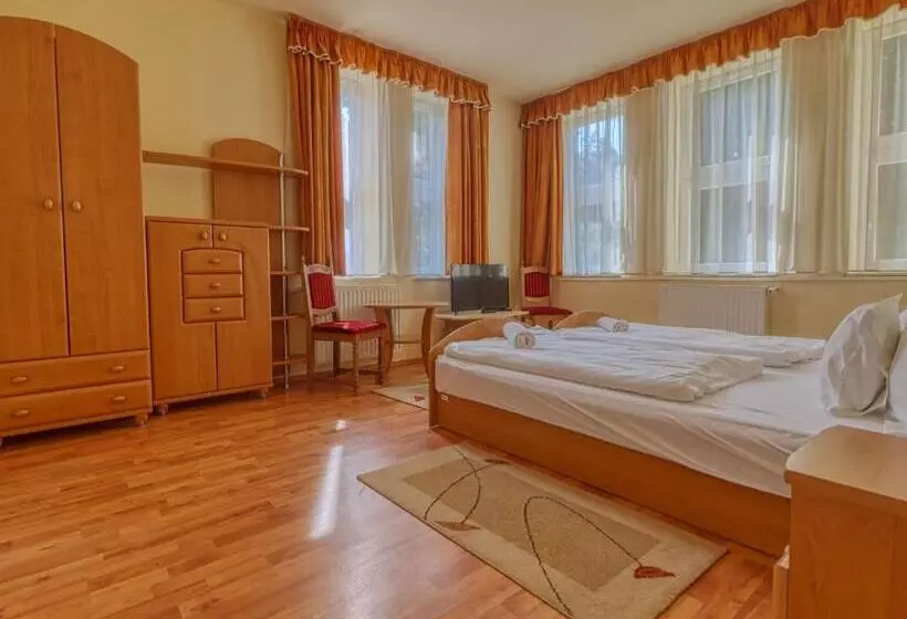 Villa Park Apartmanház