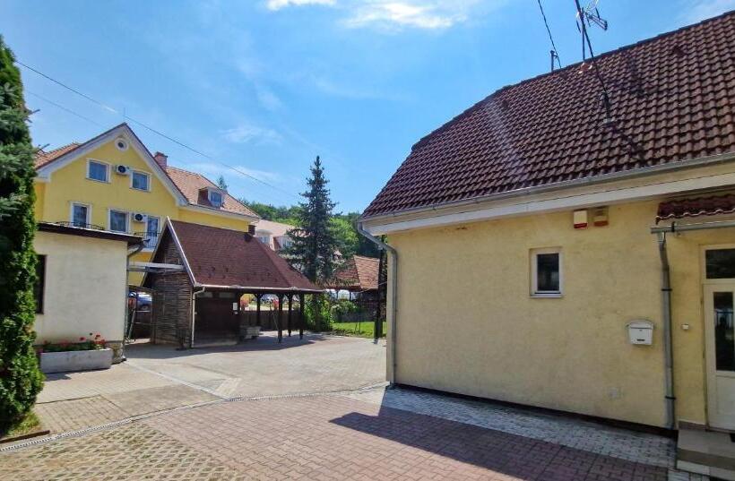 Villa Park Apartmanház