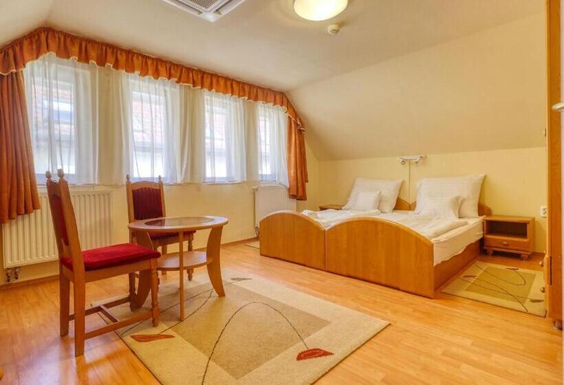 Villa Park Apartmanház