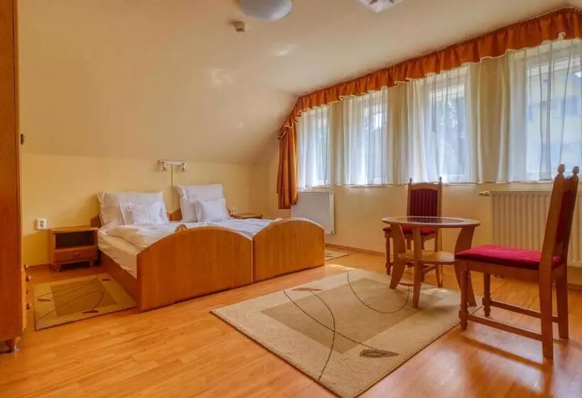 Villa Park Apartmanház