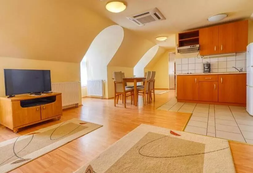 Villa Park Apartmanház