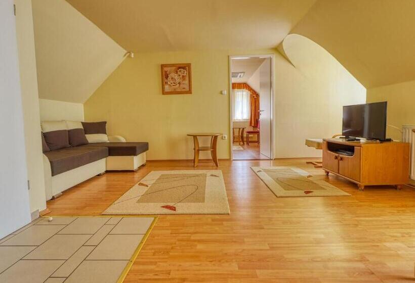 Villa Park Apartmanház