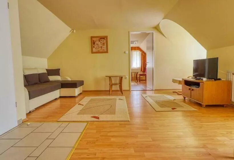 Villa Park Apartmanház