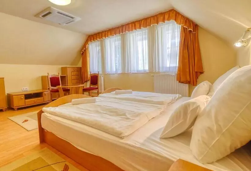 Villa Park Apartmanház