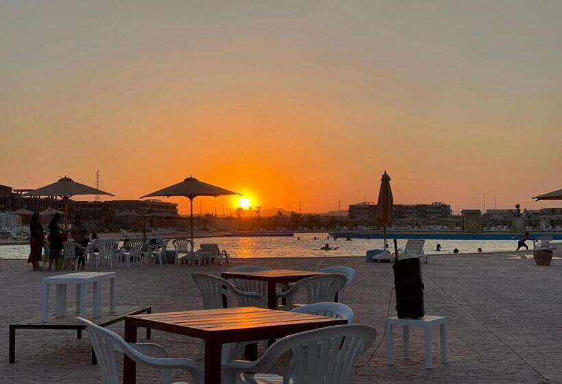 شاليه بقرية بلومار السخنة