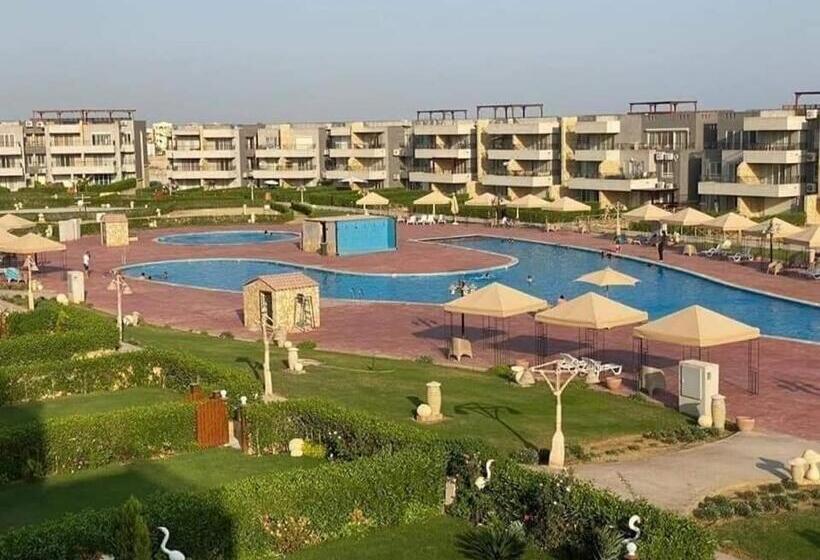 شاليه بقرية بلومار السخنة