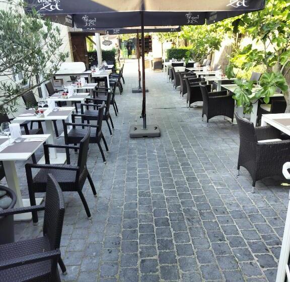تختخواب و صبحانه Brasserie Kommilfoo