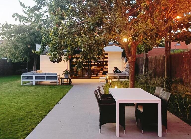 تختخواب و صبحانه Brasserie Kommilfoo