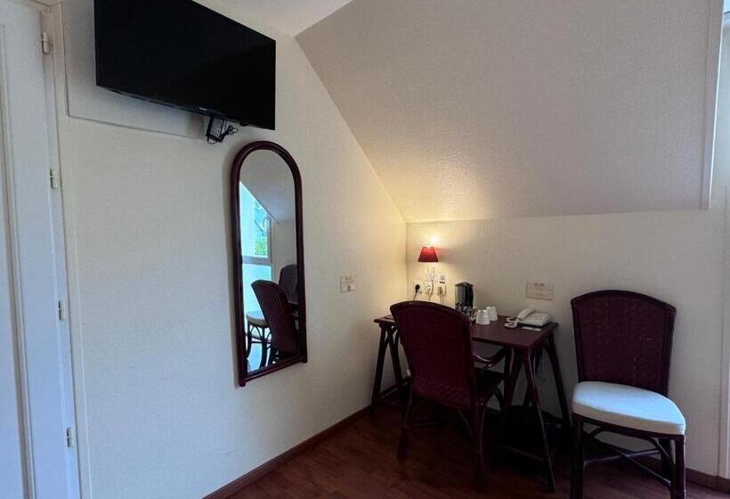 住宿加早餐  L Overlord