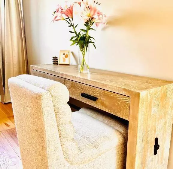 ベッドアンドブレックファースト Oceanside Manor   Fancy Room   Golf Course & Beach View