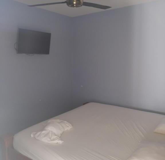 هتل Villa J Leticia