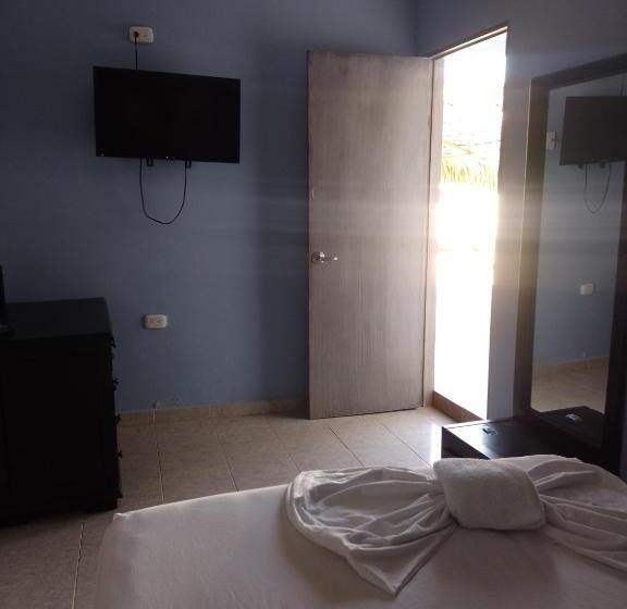 هتل Villa J Leticia