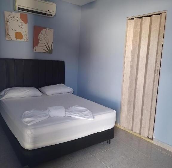 هتل Villa J Leticia