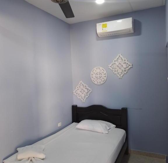 هتل Villa J Leticia